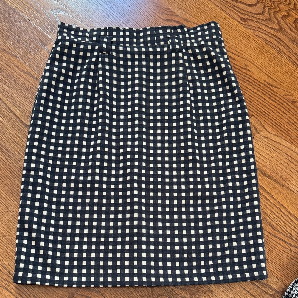 Esley black cream checkered skirt - size Medium
